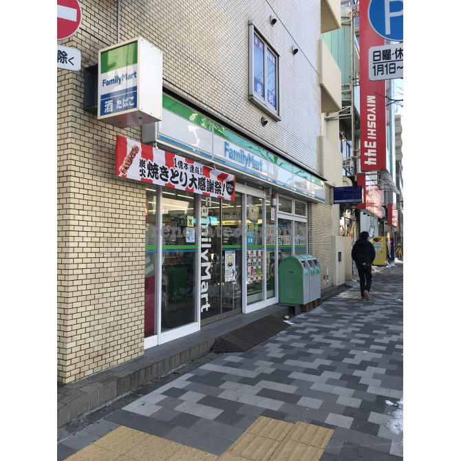 １階コンビニがあります。