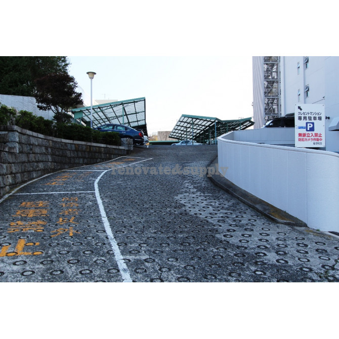 駐車場アプローチ